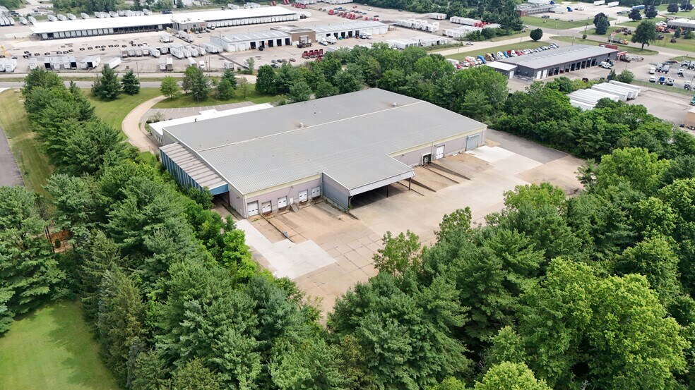 Primary Photo Of 4100 Congress Pky, Richfield Warehouse For Lease