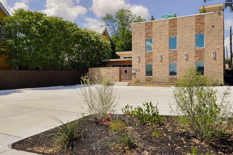 More Photos Of 900 W North Loop Blvd, Austin Loft Creative Space For Sale