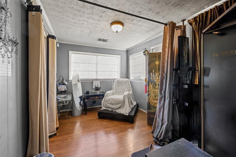 More Photos Of 449 S Hill St, Buford Office For Sale
