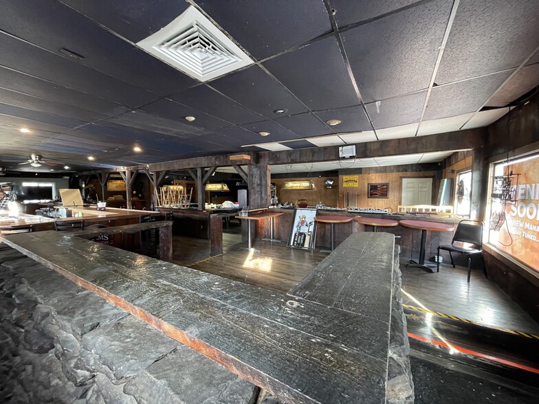 More Photos Of 15 River Rd, Willington General Retail For Lease