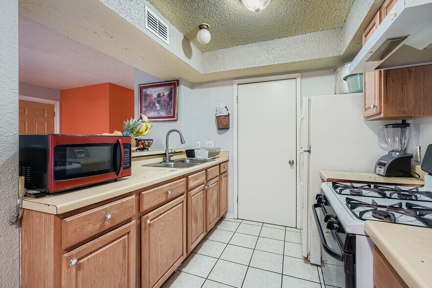 More Photos Of 5803 Cougar Dr, Austin Apartments For Sale
