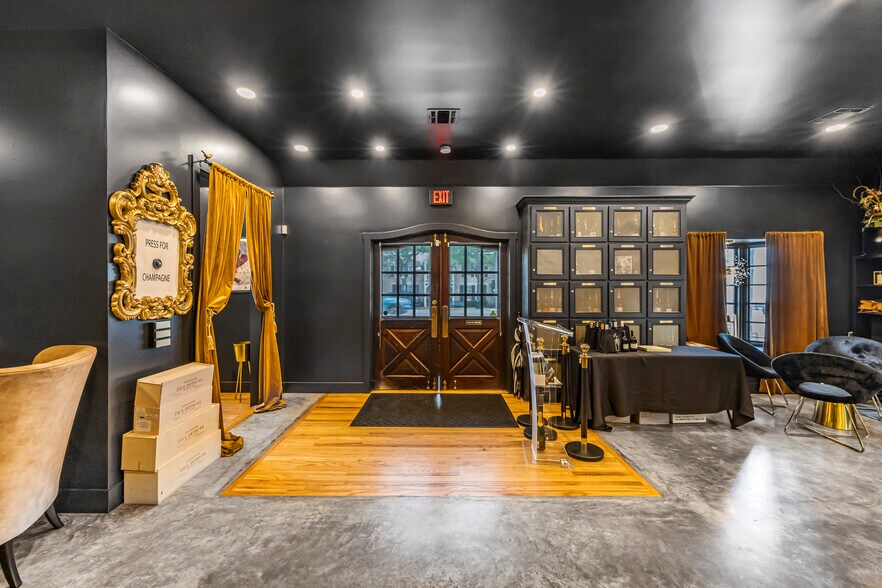 More Photos Of 425 E Main St, Fredericksburg Restaurant For Sale