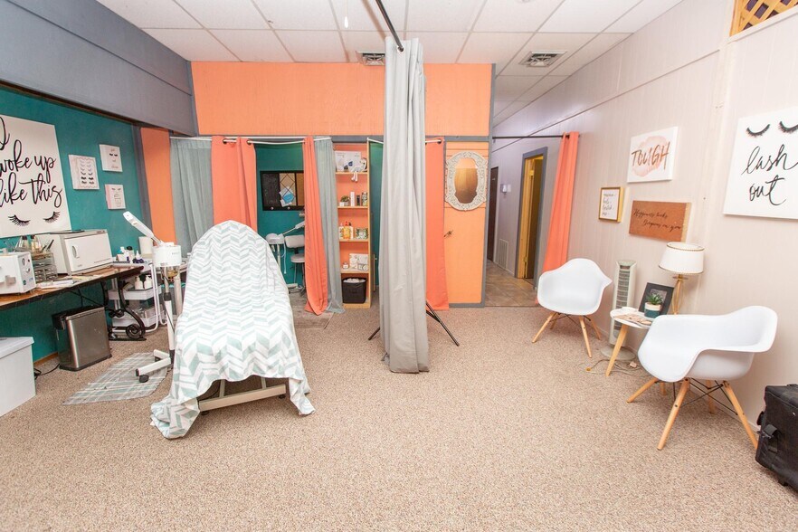 More Photos Of 219 Norris Ave, McCook Storefront For Sale