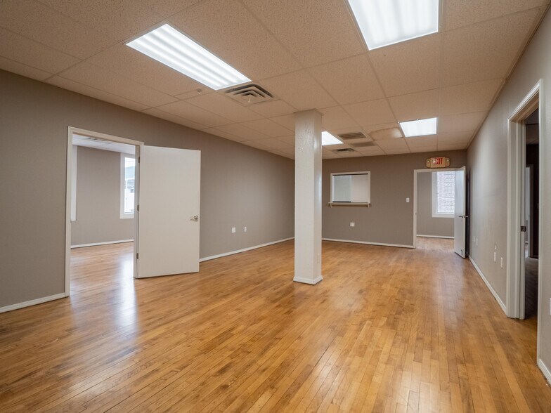 More Photos Of 122 E Carl Albert Pky, Mcalester Office For Sale