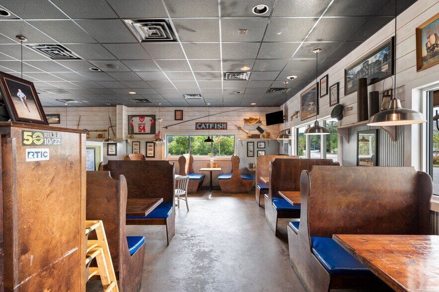 More Photos Of 1296 N Ferdon Blvd, Crestview Restaurant For Sale