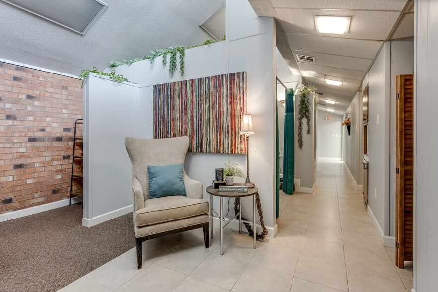 More Photos Of 20 E Dunloup Rd, Shawnee Medical For Sale