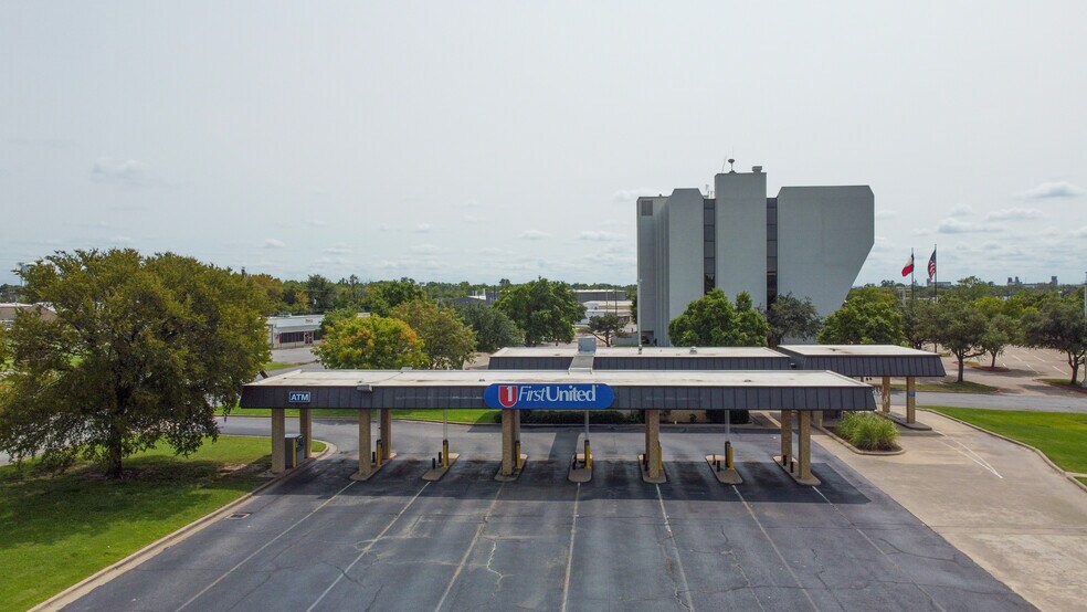 More Photos Of 2007 Texoma Pky, Sherman Unknown For Lease