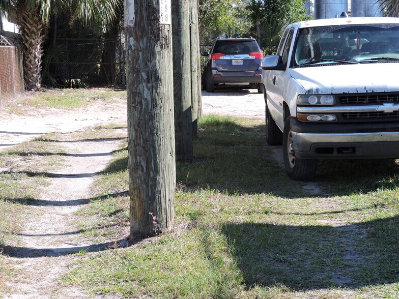 More Photos Of 1170 W Us-90, Lake City Light Distribution For Sale