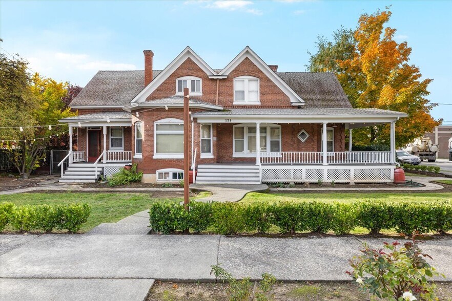 Primary Photo Of 139 SW I St, Grants Pass Specialty For Sale