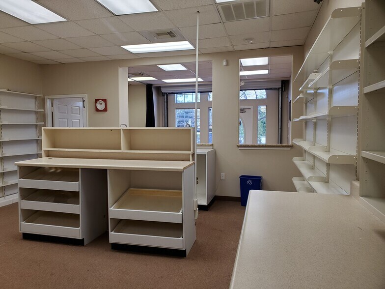 More Photos Of 405 E Parkwood Ave, Friendswood Office For Lease