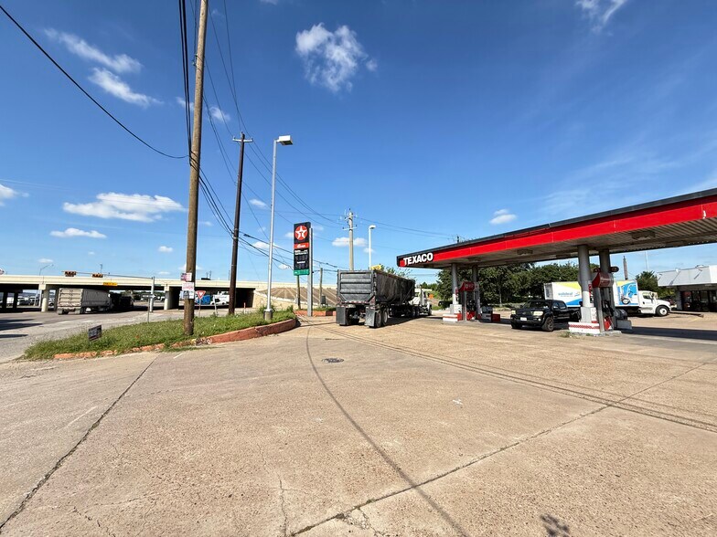 More Photos Of 8899 North Loop E, Houston Service Station For Sale