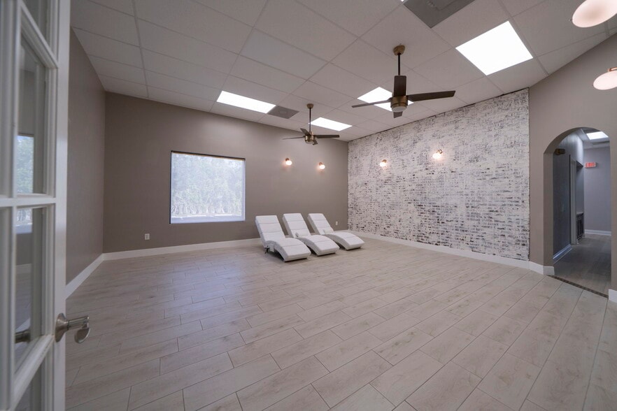 More Photos Of 24551 Production Cir, Bonita Springs Showroom For Lease