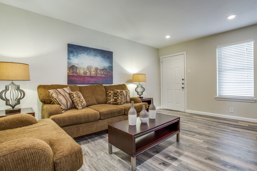 More Photos Of 4929 Reiger Ave, Dallas Apartments For Sale
