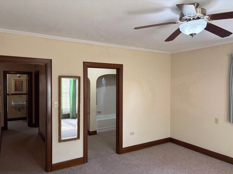 More Photos Of 1031 Columbus Ave, Sandusky Flex For Sale