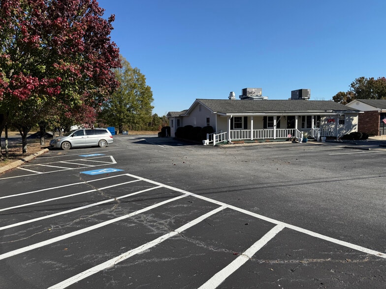 More Photos Of 1013 S Main St, Landis Restaurant For Sale