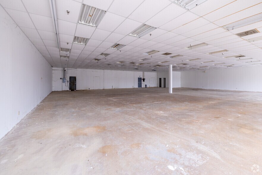More Photos Of 3005-3147 Gertsner Memorial Dr, Lake Charles Storefront For Sale
