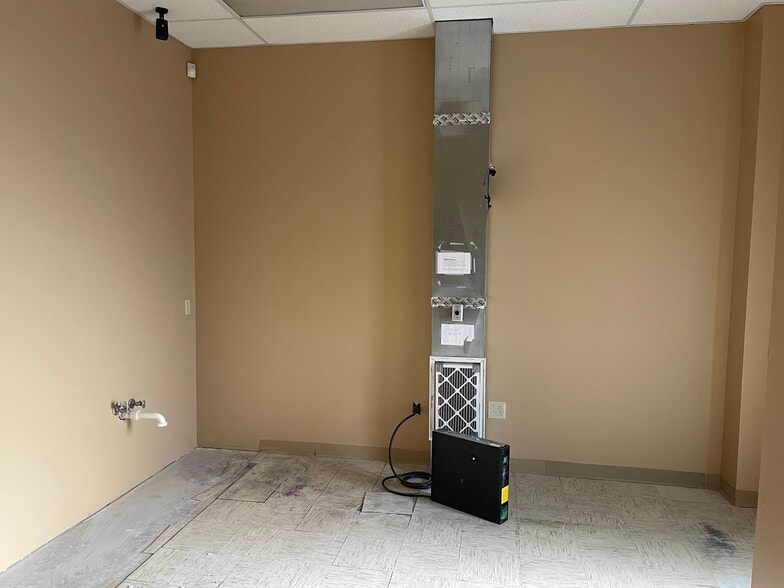 More Photos Of 6131 Shallowford Rd, Chattanooga Office For Sale