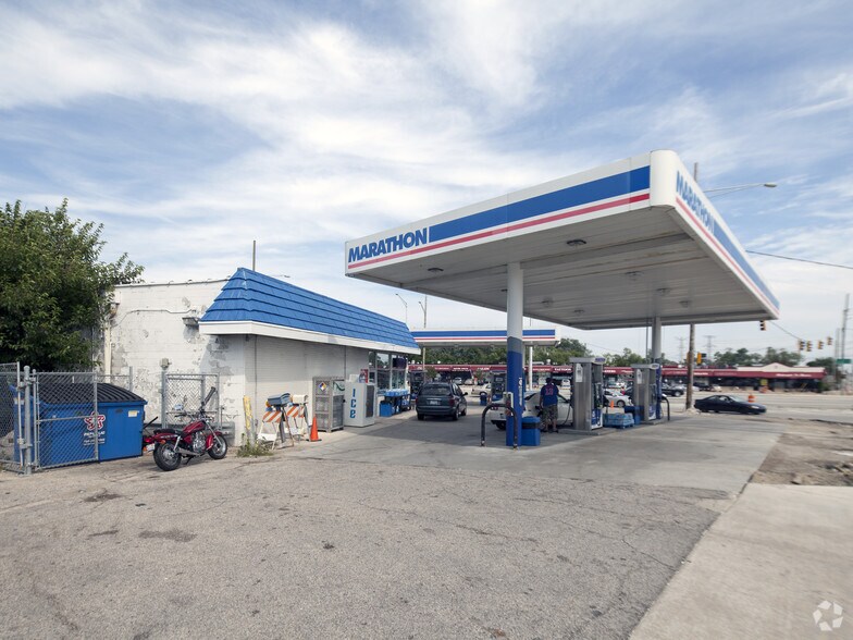 More Photos Of 21W042 Lake St, Addison Service Station For Sale