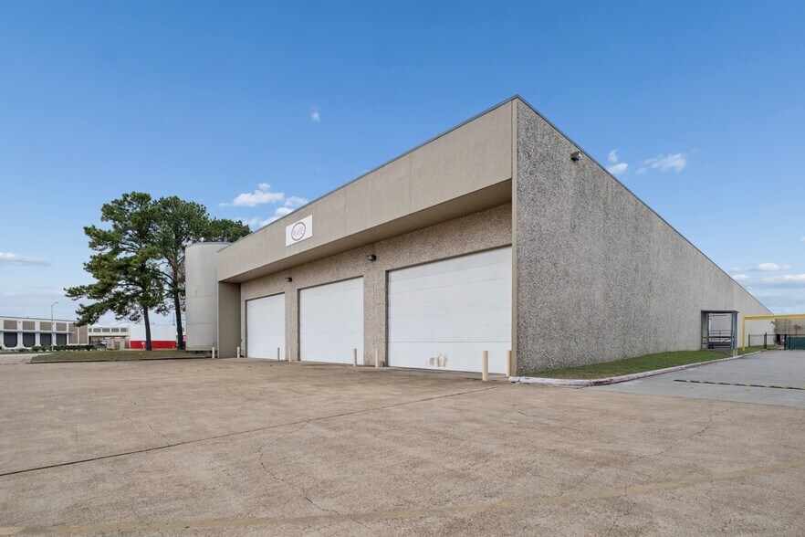 More Photos Of 8100 Kempwood Dr, Houston Manufacturing For Lease