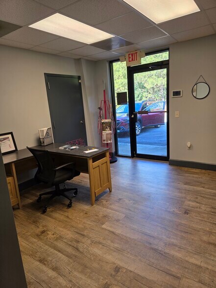 More Photos Of 6020 Parkway North Dr, Cumming Light Distribution For Lease
