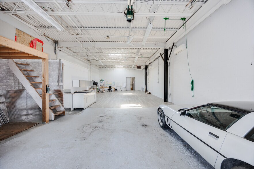 More Photos Of 89 Research Rd, Toronto Warehouse For Sale