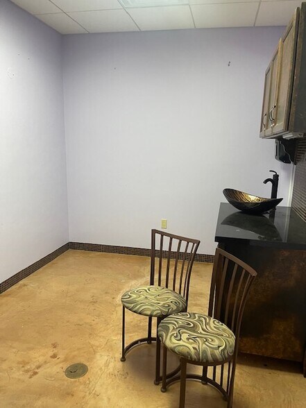 More Photos Of 73600 Alessandro Dr, Palm Desert Health Club For Lease