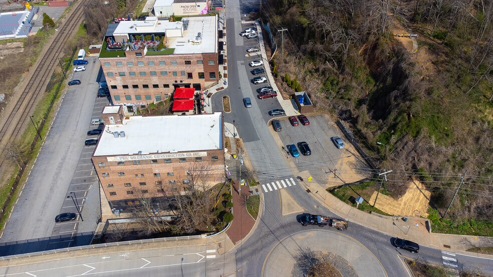 More Photos Of 109 Roberts St, Asheville General Retail For Sale