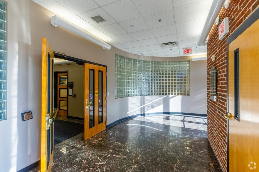 More Photos Of 5505 Edmondson Pike, Nashville Medical For Lease