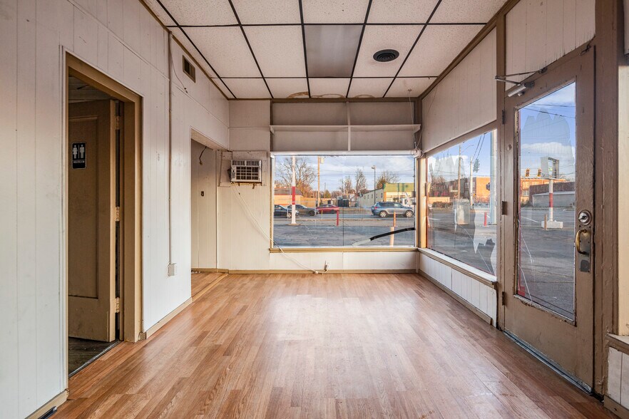 More Photos Of 3470 Taylor Blvd, Louisville General Retail For Lease