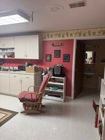 More Photos Of 71 Mack Walters Rd, Shelbyville Medical For Sale