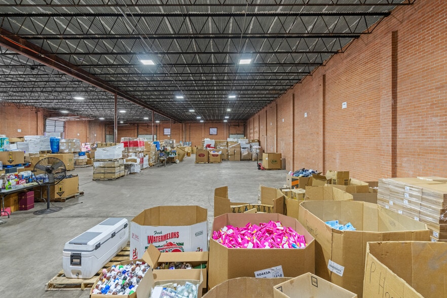 More Photos Of 1110 Paige St, Houston Warehouse For Sale
