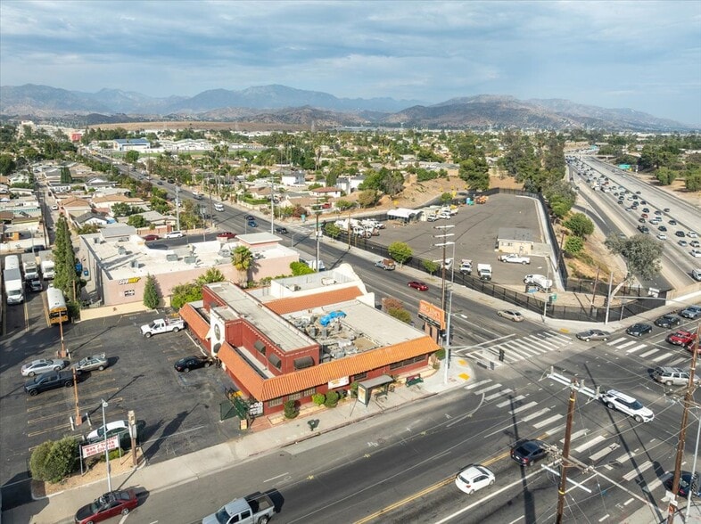 More Photos Of 8950 Laurel Canyon Blvd, Sun Valley Restaurant For Sale
