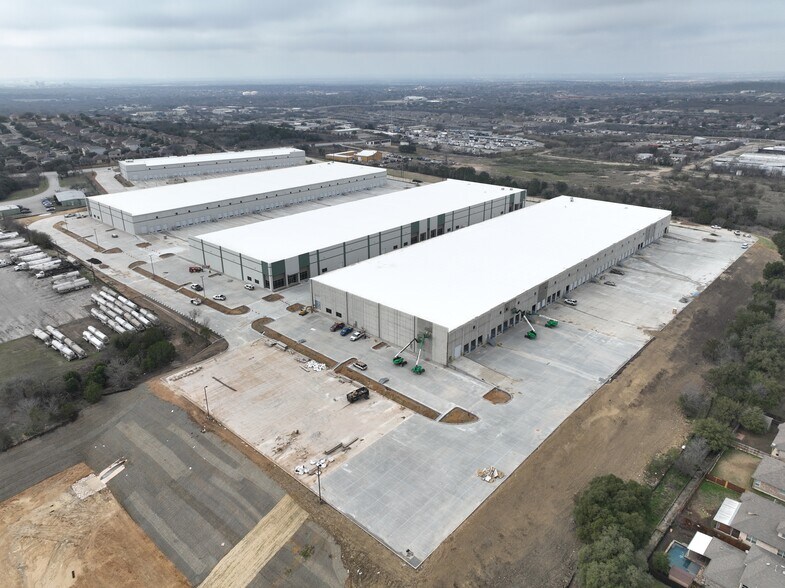 More Photos Of 13644 Toepperwein Rd, Live Oak Unknown For Lease