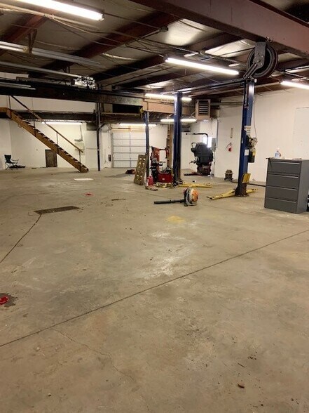 More Photos Of 2015 Family Cir, Lexington Freestanding For Lease