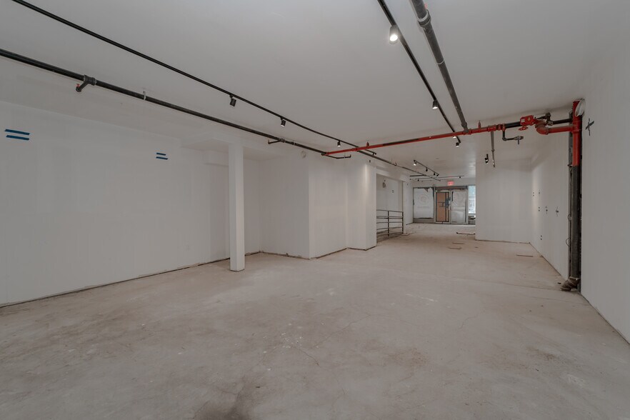 More Photos Of 131 W 14th St, New York Storefront Retail Residential For Lease