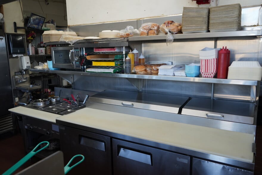 More Photos Of 1876 E Main St, Ventura Freestanding For Sale