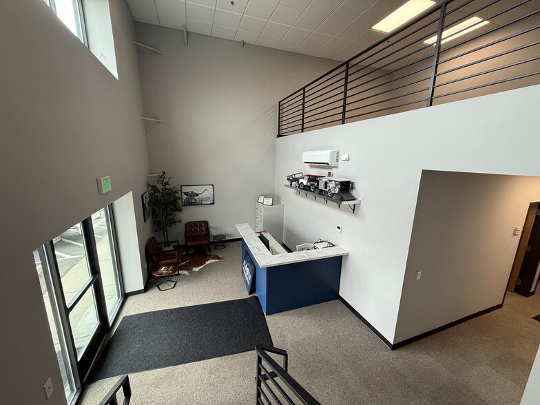 More Photos Of 2269 E Commercial Ct, Meridian Warehouse For Lease