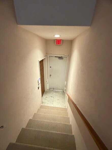 More Photos Of 4707 Enterprise Ave, Naples Loft Creative Space For Lease