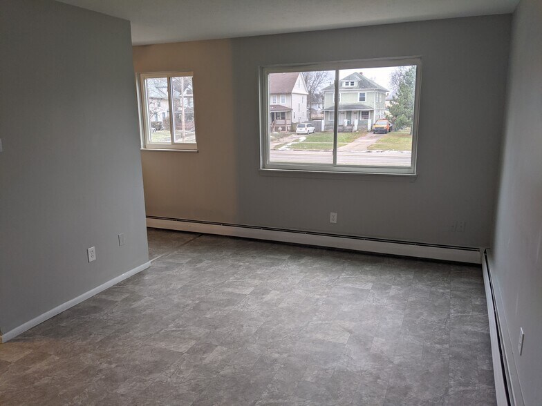 More Photos Of 1833-1845 E 31st St, Lorain Apartments For Sale