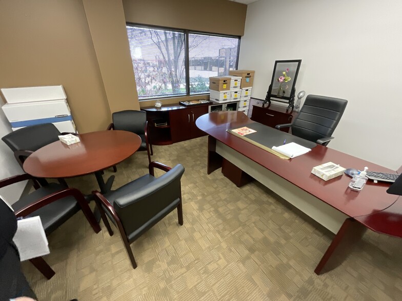 More Photos Of 2505 S Finley Rd, Lombard Office For Sale