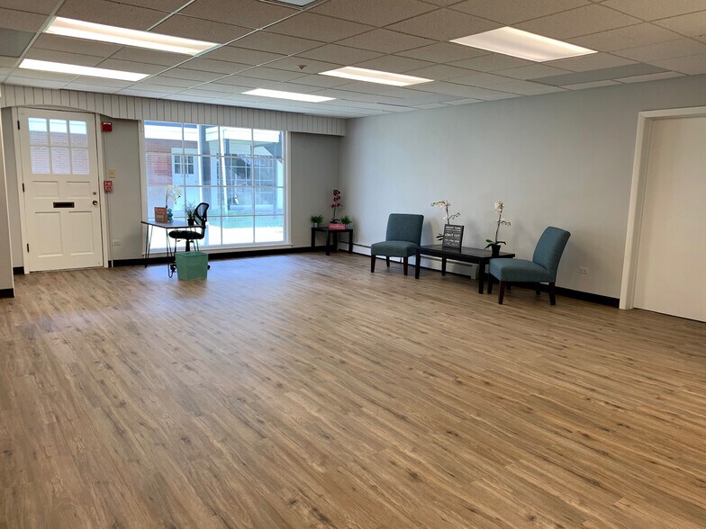 More Photos Of 5508 S Brainard Ave, Countryside Apartments For Lease