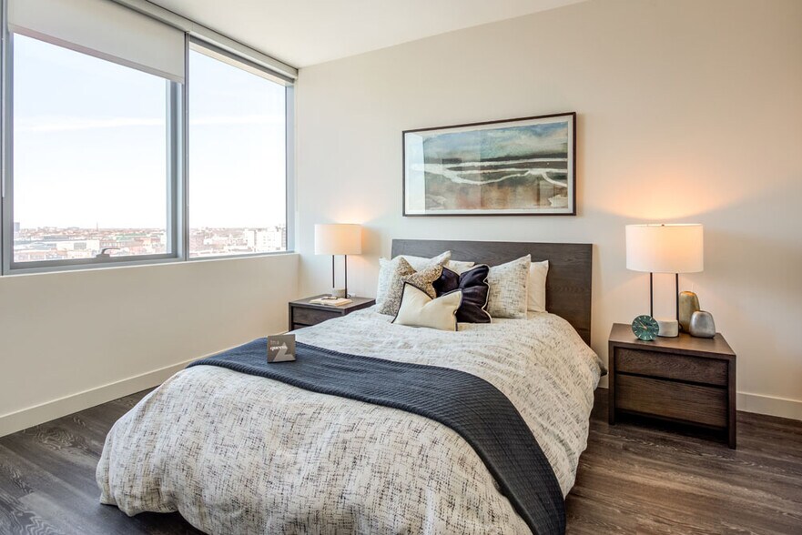 More Photos Of 811 W Agatite Ave, Chicago Apartments For Lease