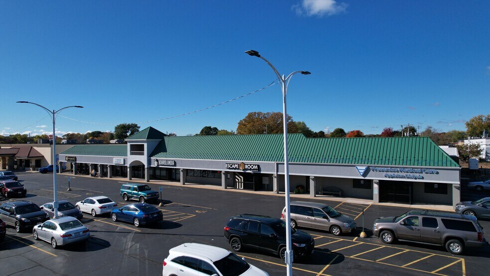 More Photos Of 2701 N Oneida St, Appleton Freestanding For Lease