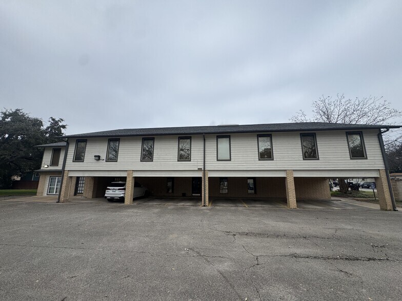 More Photos Of 1011 Meredith Dr, Austin Medical For Sale