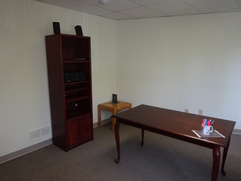More Photos Of 200 Centerville Rd, Warwick Office Residential For Lease