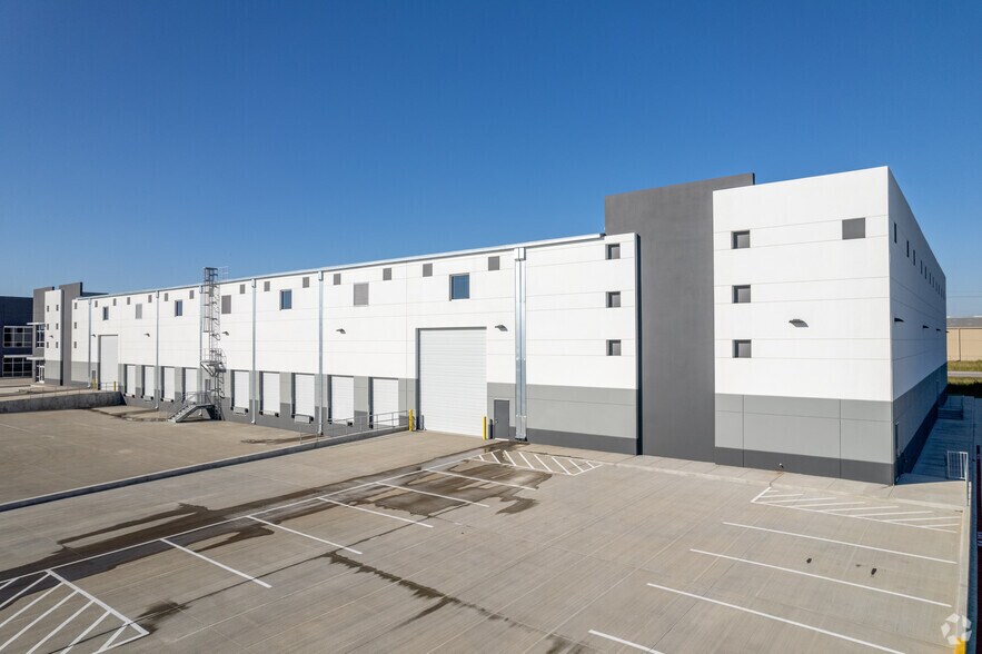 More Photos Of 1405 Cedar Port Park, Baytown Distribution For Lease
