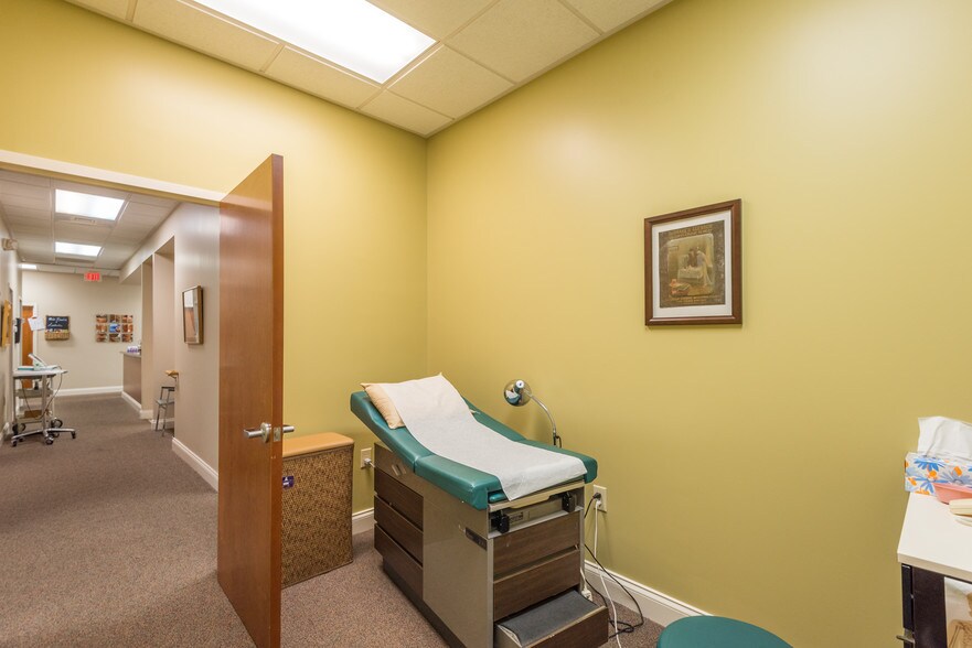 More Photos Of 897 Von Kolnitz Rd, Mount Pleasant Medical For Lease