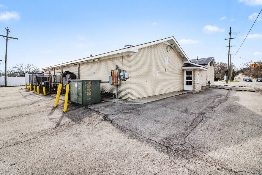 More Photos Of 1405 Ecorse Rd, Ypsilanti Freestanding For Sale