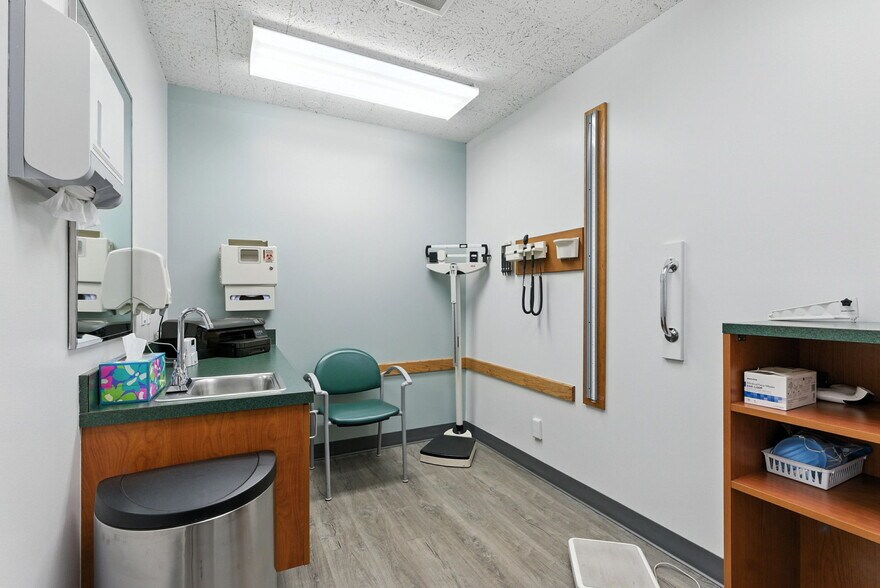More Photos Of 400 NE Roberts Ave, Gresham Medical For Sale