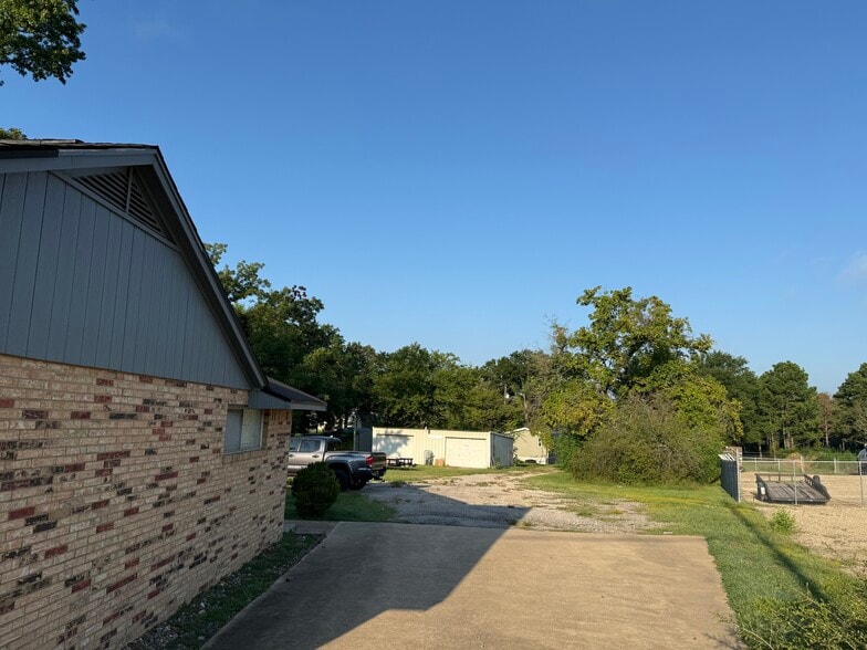 More Photos Of 8117 US Highway 69 N, Tyler Office For Lease